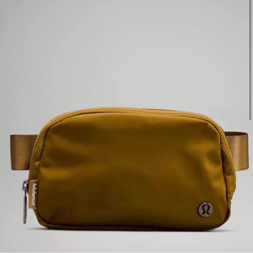 Lululemon Belt Bag NWT